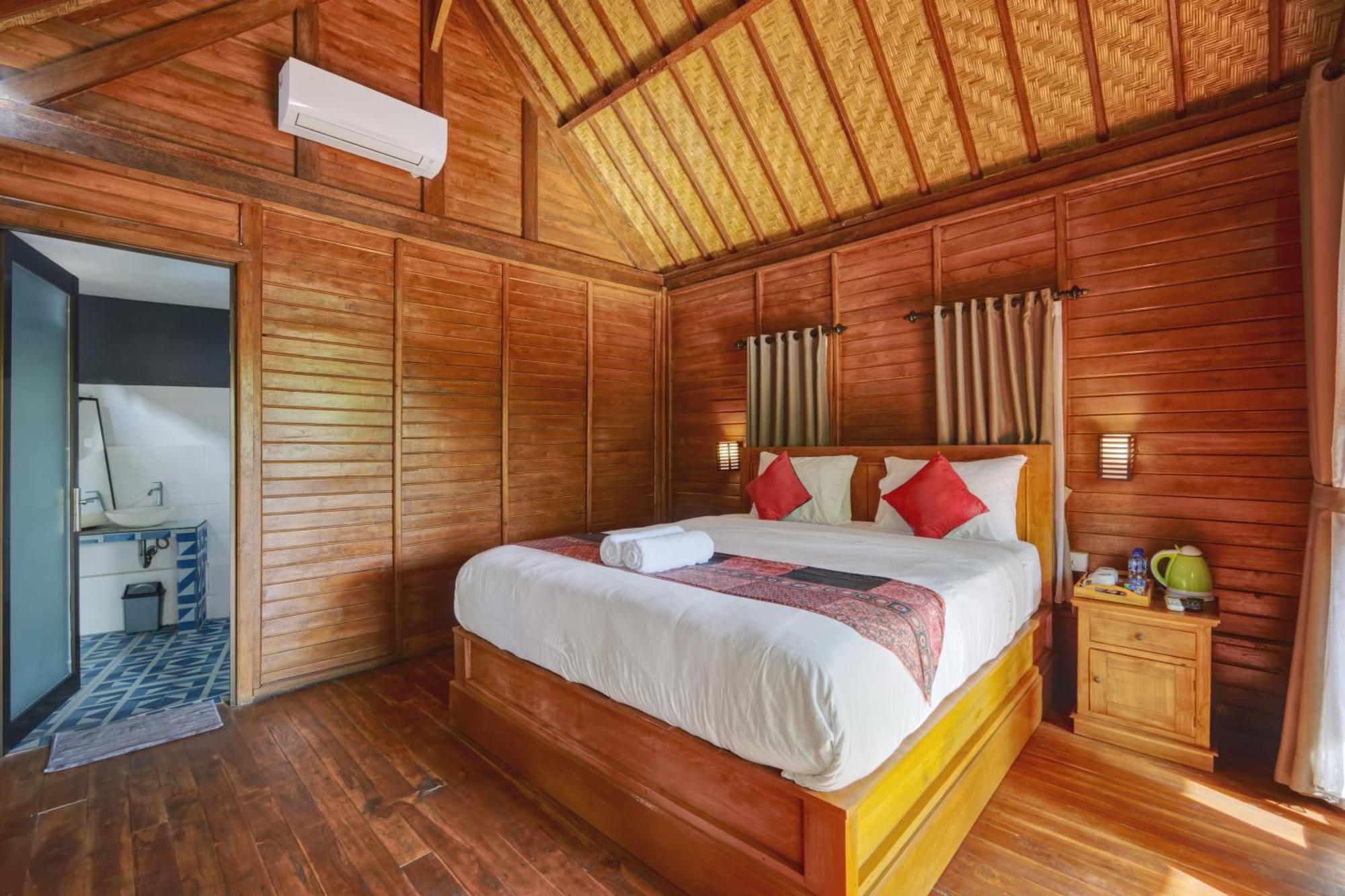 Ss Pangket Bungalow Toyapakeh Room photo